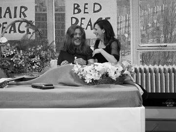 'El Hormiguero 3.0' recrea las fotografías más míticas con Malena Alterio y Javier Gutiérrez como protagonistas 'El Hormiguero 3.0' recrea las fotografías más míticas con Malena Alterio y Javier Gutiérrez como protagonistas