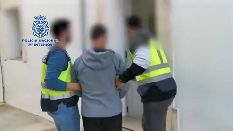 Una pareja de amantes detenidos por conspirar para matar al marido de ella Una pareja de amantes detenidos por conspirar para matar al marido de ella