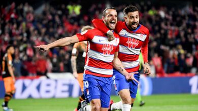 Un doblete de Roberto Soldado mete al Granada en semifinales de Copa del Rey tras eliminar al Valencia