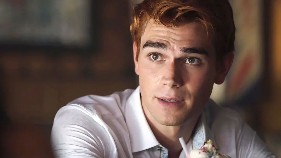 KJ Apa como Archie en 'Riverdale'