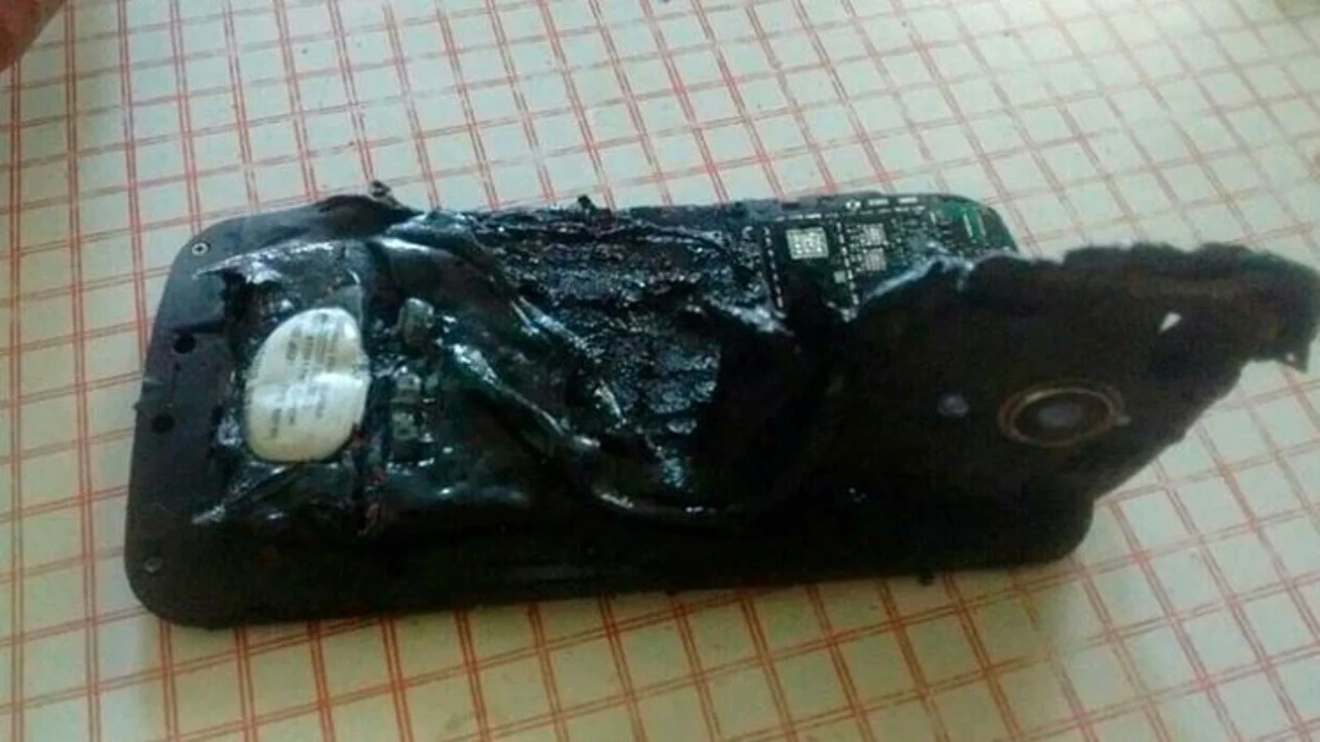 El móvil tras la explosión El móvil tras la explosión
