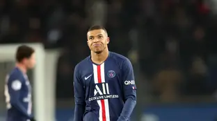 Mbappé, contrariado durante un partido del PSG Mbappé, contrariado durante un partido del PSG
