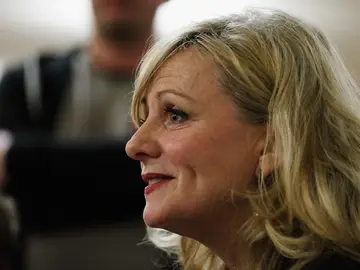 Una diputada británica es criticada por su vestimenta Una diputada británica es criticada por su vestimenta