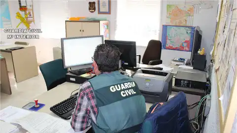 Agente de la Guardia Civil. Agente de la Guardia Civil.