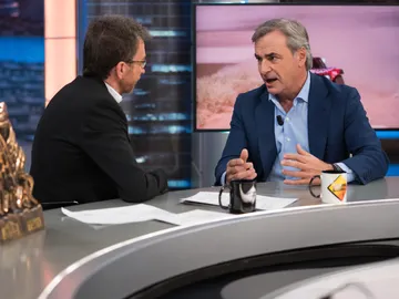 Carlos Sainz explica en 'El Hormiguero 3.0' la imprescindible aportación de su copiloto Lucas Cruz Carlos Sainz explica en 'El Hormiguero 3.0' la imprescindible aportación de su copiloto Lucas Cruz