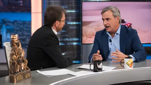 Carlos Sainz explica en 'El Hormiguero 3.0' la imprescindible aportación de su copiloto Lucas Cruz Carlos Sainz explica en 'El Hormiguero 3.0' la imprescindible aportación de su copiloto Lucas Cruz