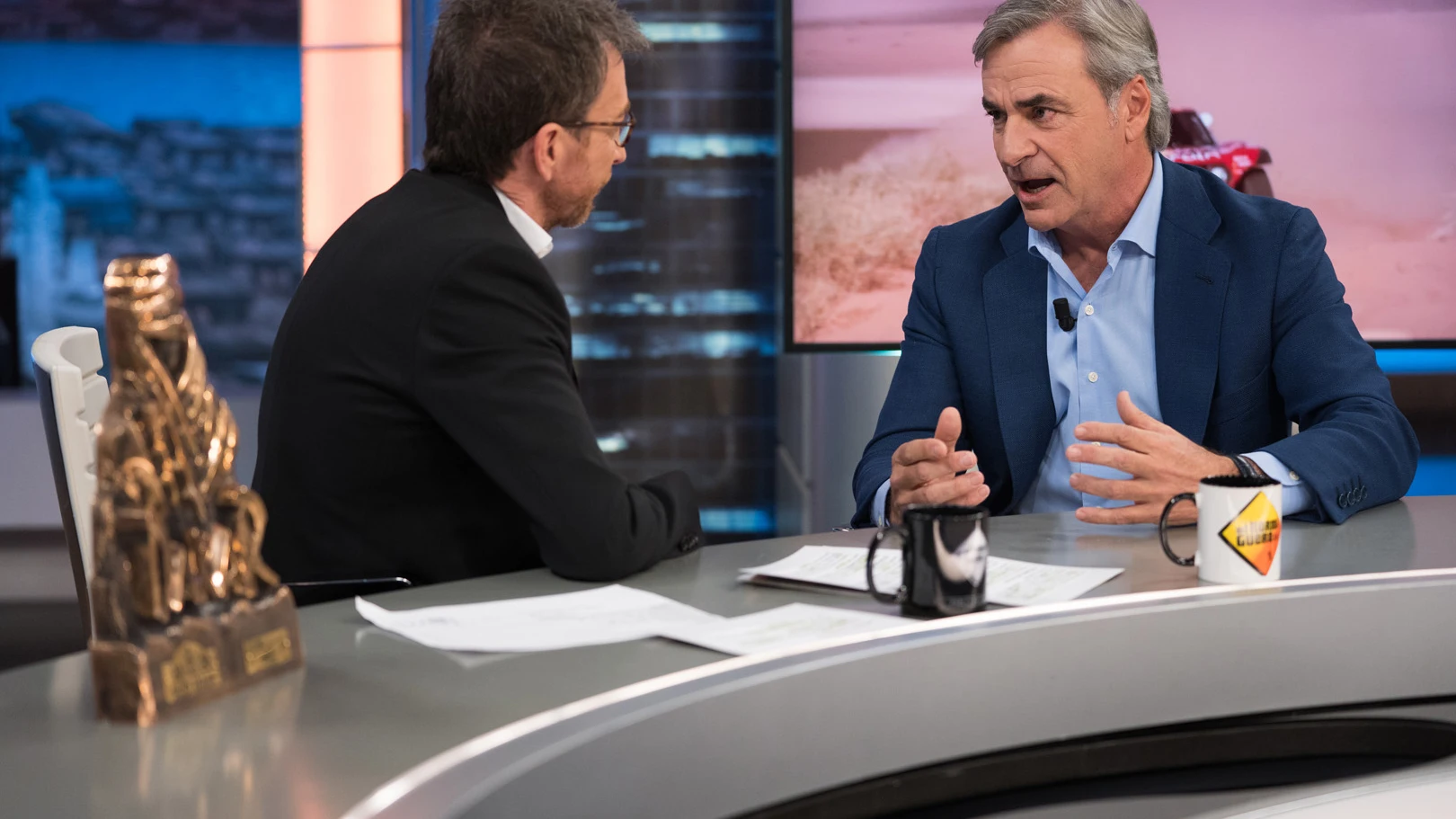 Carlos Sainz explica en 'El Hormiguero 3.0' la imprescindible aportación de su copiloto Lucas Cruz Carlos Sainz explica en 'El Hormiguero 3.0' la imprescindible aportación de su copiloto Lucas Cruz