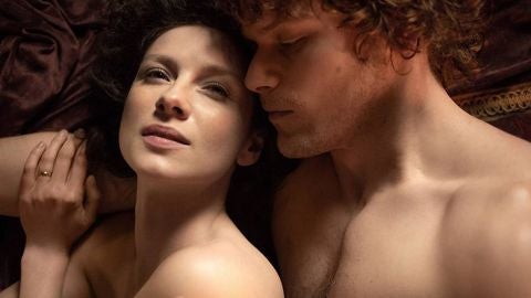 Sam Heughan y Caitriona Balfe como Jamie y Claire en 'Outlander'