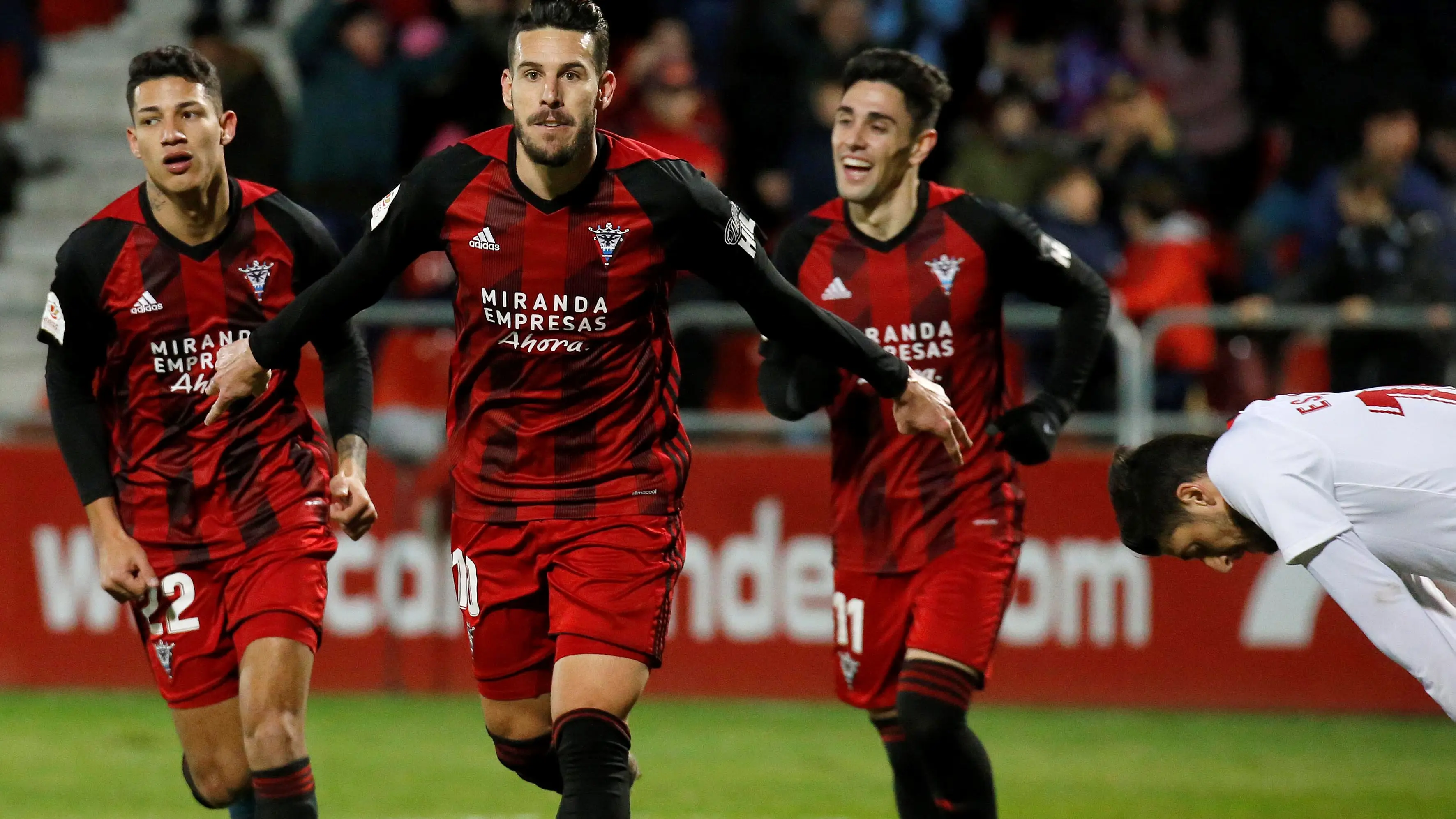 El Mirandés celebra su gol al Villarreal El Mirandés celebra su gol al Villarreal