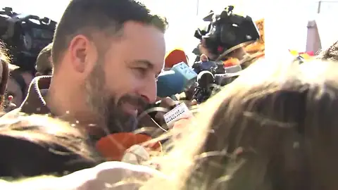 Tensión por la presencia de Vox en la manifestación de los agricultores: "¡Enseña las manos Abascal! ¡Sinvergüenzas!" Tensión por la presencia de Vox en la manifestación de los agricultores: "¡Enseña las manos Abascal! ¡Sinvergüenzas!"