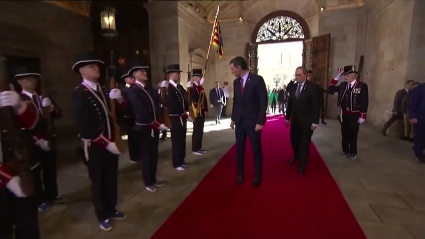 Banderas, gestos y saludos en la Generalitat Banderas, gestos y saludos en la Generalitat