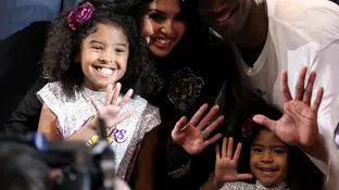 Vanessa Bryant, rodeada de Gianna y Kobe Bryant Vanessa Bryant, rodeada de Gianna y Kobe Bryant