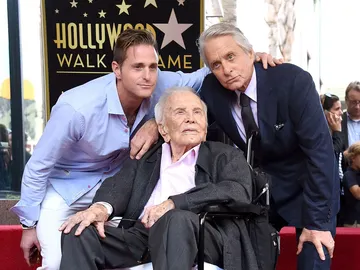 Cameron, Kirk y Michael Douglas Cameron, Kirk y Michael Douglas