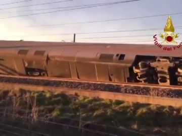 Dos muertos y unos 30 heridos por el descarrilamiento de un tren en Italia