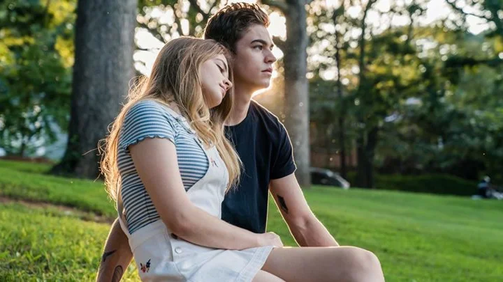 Josephine Langford y Hero Fiennes como Tessa y Hardin en 'After' Josephine Langford y Hero Fiennes como Tessa y Hardin en 'After'