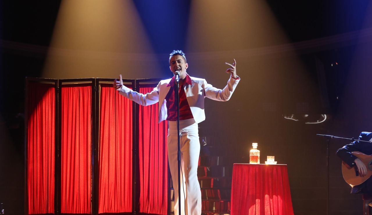 Víctor Palmero se mete en la piel de C. Tangana para cantar ‘Un veneno’