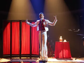 Víctor Palmero se mete en la piel de C. Tangana para cantar ‘Un veneno’ Víctor Palmero se mete en la piel de C. Tangana para cantar ‘Un veneno’