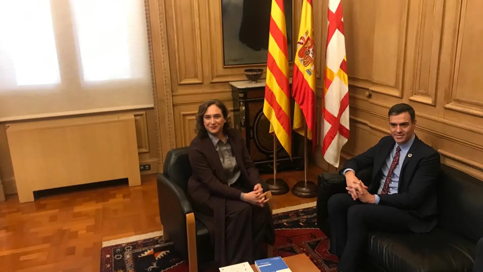 Pedro Sánchez y Ada Colau en el Ayuntamiento de Barcelona Pedro Sánchez y Ada Colau en el Ayuntamiento de Barcelona