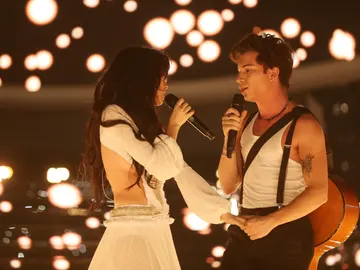 Nerea Rodríguez y Raoul Vázquez, cómplices y sensuales como Camila Cabello y Shawn Mendes en ‘Señorita’ Nerea Rodríguez y Raoul Vázquez, cómplices y sensuales como Camila Cabello y Shawn Mendes en ‘Señorita’