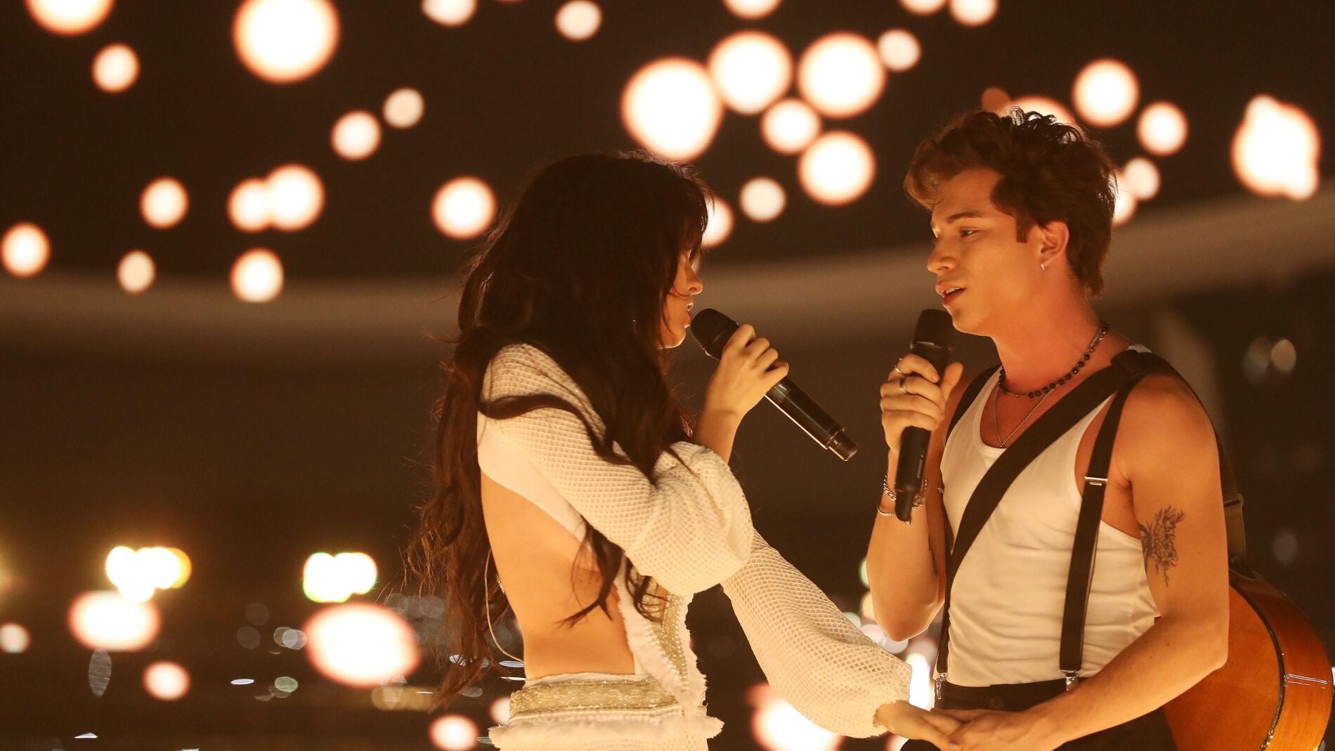 Nerea Rodríguez y Raoul Vázquez, cómplices y sensuales como Camila Cabello y Shawn Mendes en ‘Señorita’