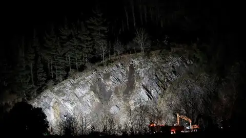 Derrumbe de una ladera en la AP-8 Derrumbe de una ladera en la AP-8
