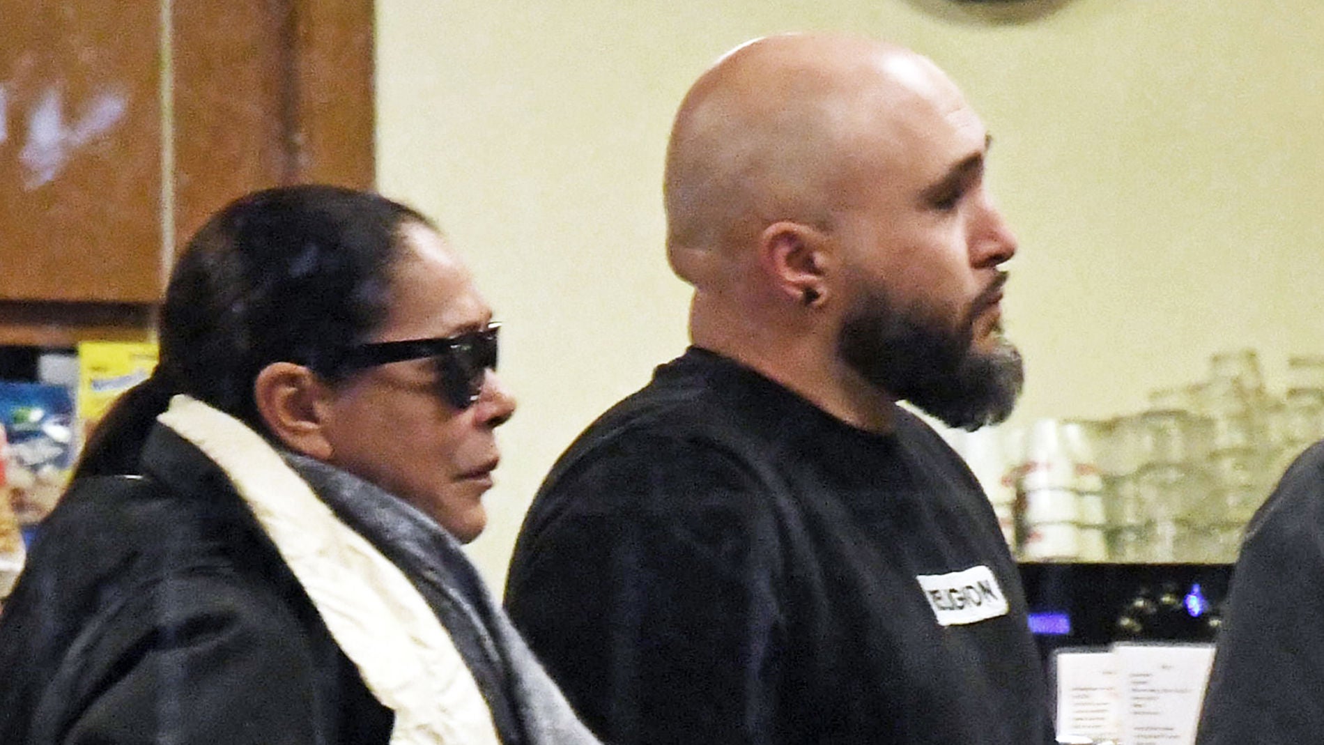 Isabel Pantoja y Kiko Rivera a su llegada al tanatorio