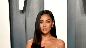 Shay Mitchell en la fiesta post Oscar de Vanity Fair