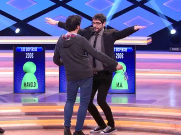 Manolo y Juanra Bonet han protagonizado el baile más surrealista de la historia de '¡Boom!' Manolo y Juanra Bonet han protagonizado el baile más surrealista de la historia de '¡Boom!'