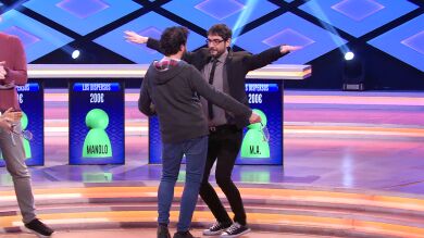 Manolo y Juanra Bonet protagonizan el baile más surrealista de la historia de '¡Boom!'