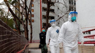 Trabajadores protegidos para no contagiarse de coronavirus