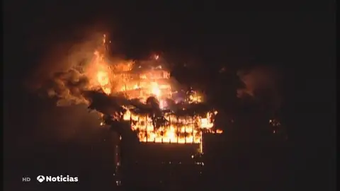 Imagen del incendio del edificio Windsor en Madrid Incendio del edificio Windsor