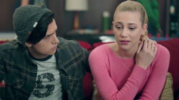 Cole Sprouse y Lili Reinhart en 'Riverdale'