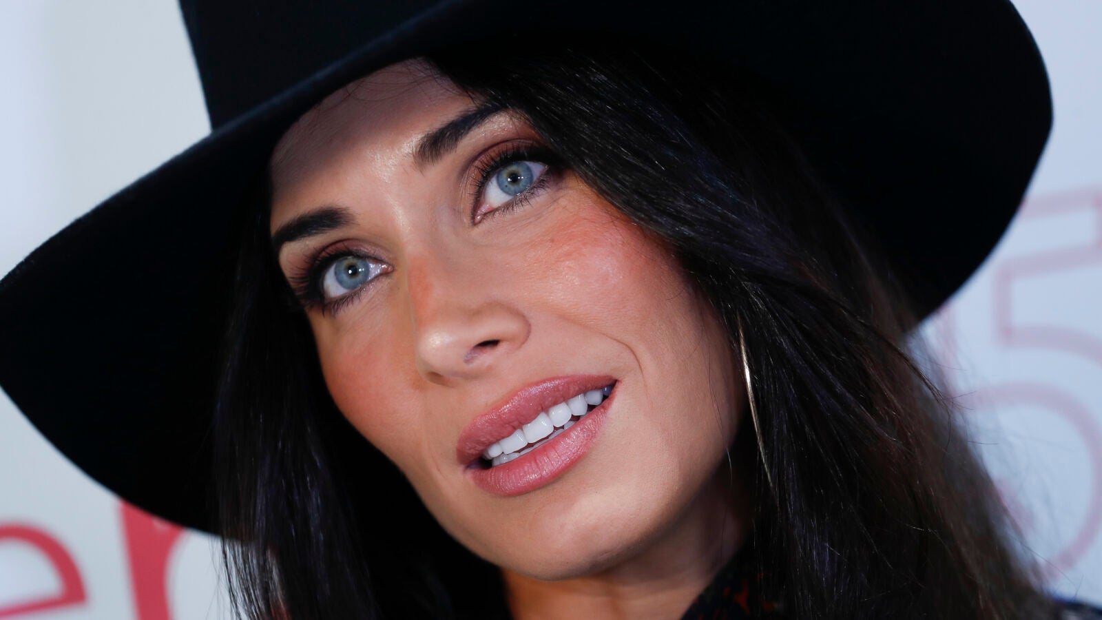 El mini vestido de Pilar Rubio con el que se le nota mucho su tripita de embarazada