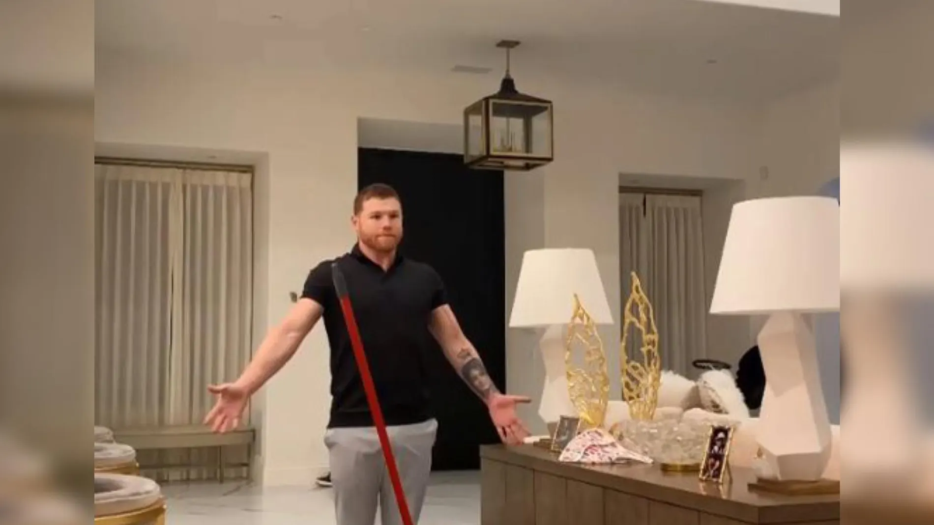 'Broom Challenge': así el reto de la escoba al que se apuntan los famosos 'Broom Challenge': así el reto de la escoba al que se apuntan los famosos