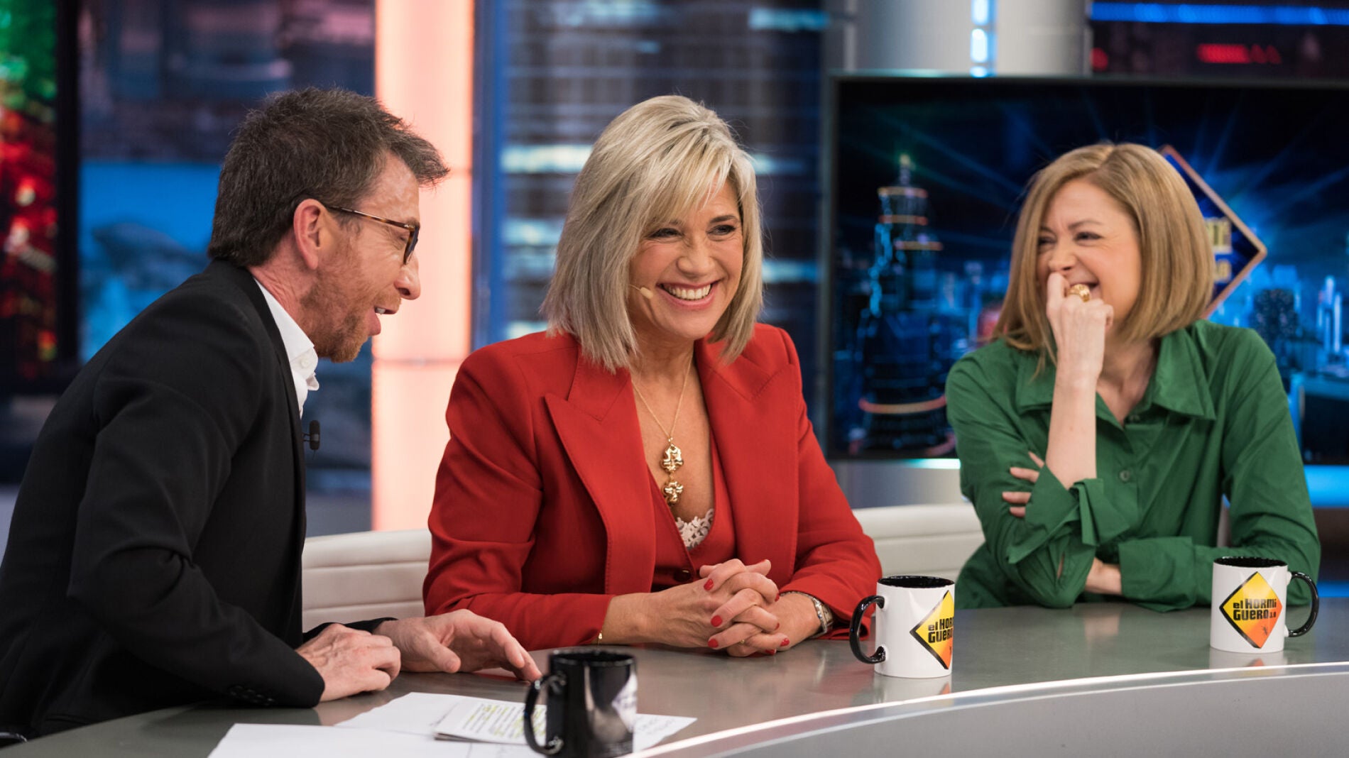 El motivo por el que Julia Otero y Pepa Fernández han tapado las cámaras de sus estudios de radio 