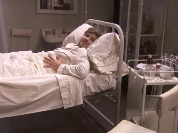 La doble visita de Adolfo después de una peligrosa operación La doble visita de Adolfo después de una peligrosa operación