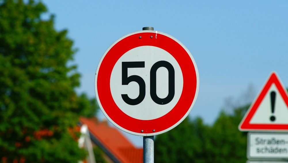 Señal de tráfico, límite 50 km/h