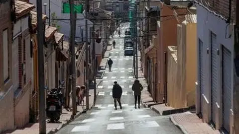 Una calle de Cartagena tiene hasta 24 pasos de cebra Una calle de Cartagena tiene hasta 24 pasos de cebra