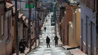Una calle de Cartagena tiene hasta 24 pasos de cebra Una calle de Cartagena tiene hasta 24 pasos de cebra