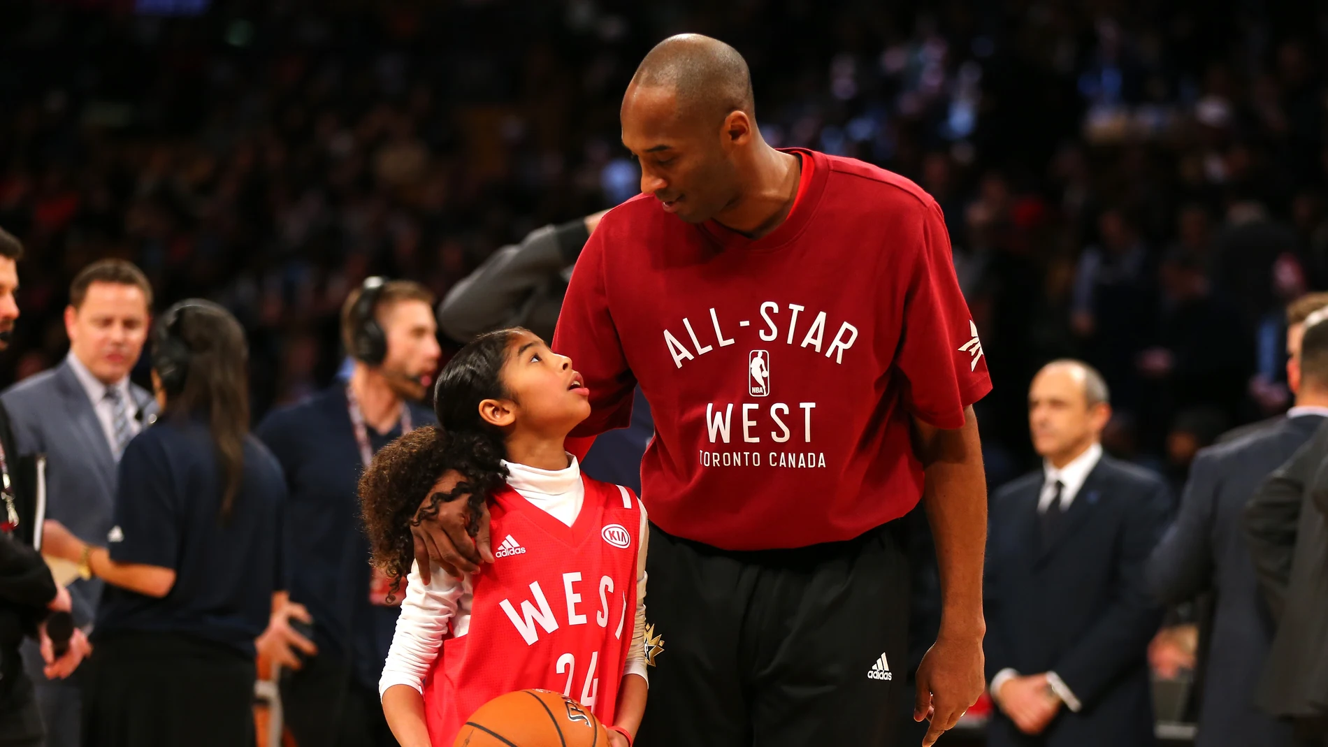 Kobe Bryant y su hija Gianna en en el All Star 2016 Kobe Bryant y su hija Gianna en en el All Star 2016