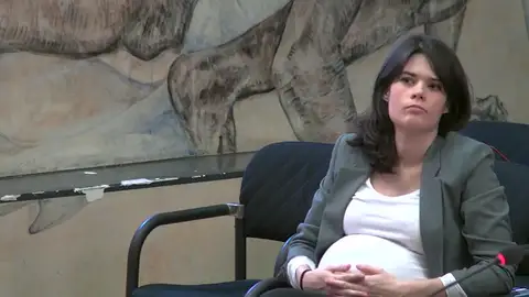 La portavoz de Podemos en la Asamblea de Madrid, Isa Serra, se sienta en el banquillo por agresiones a la policía en un desahucio La portavoz de Podemos en la Asamblea de Madrid, Isa Serra, se sienta en el banquillo por agresiones a la policía en un desahucio