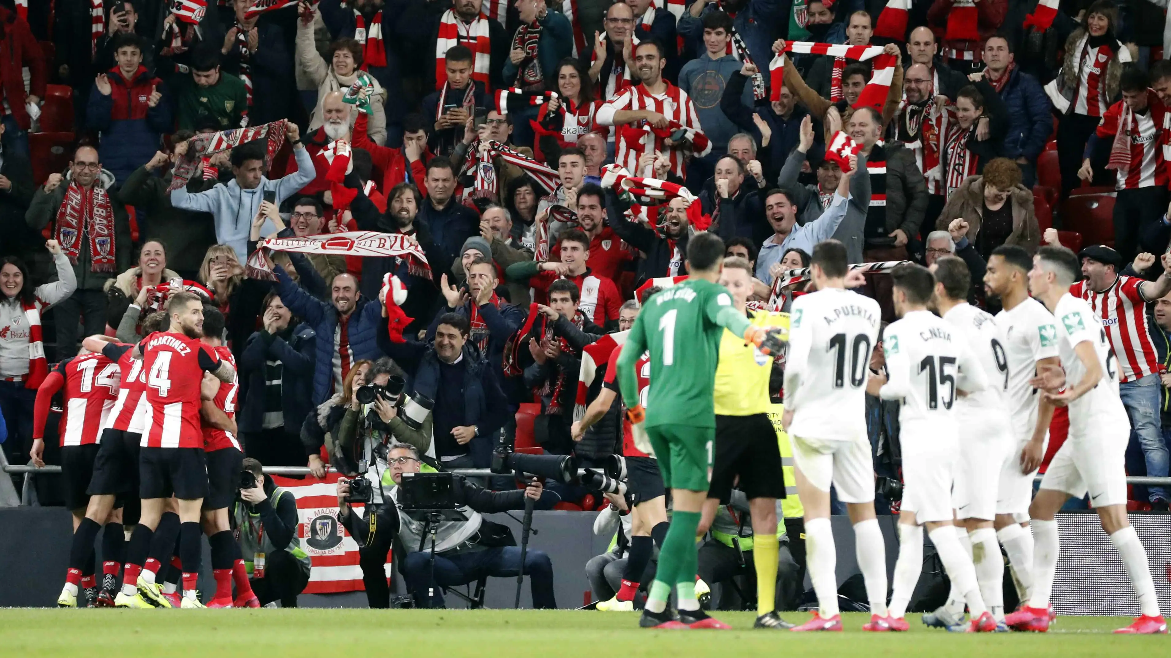 Iker Muniain celebra su gol ante el Granada Iker Muniain celebra su gol ante el Granada