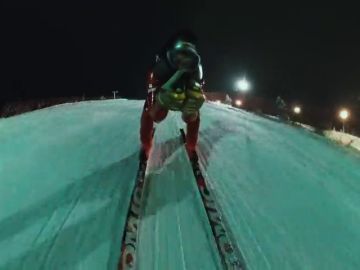 Jan Farrell se pone a 155 km/h en la primera competición de Speed Ski nocturna de la historia