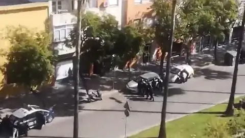 Dos detenidos tras intentar atracar un banco en Jerez de la Frontera con varios rehenes en su interior Dos detenidos tras intentar atracar un banco en Jerez de la Frontera con varios rehenes en su interior