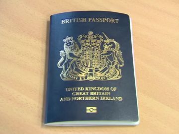 El pasaporte británico volverá a ser azul tras salir de la Unión Europea