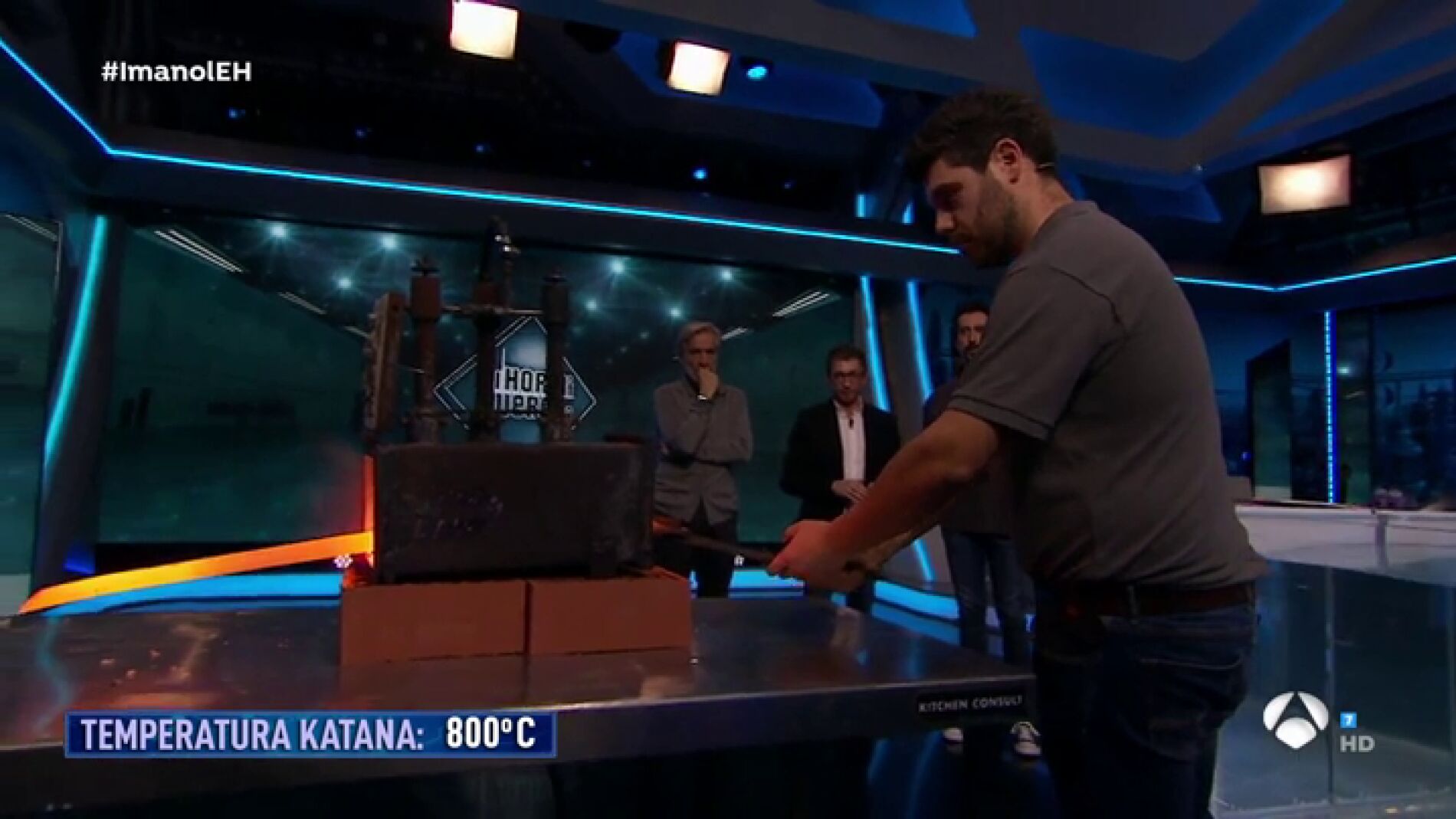 Marron recrea cómo se forja una auténtica katana japonesa