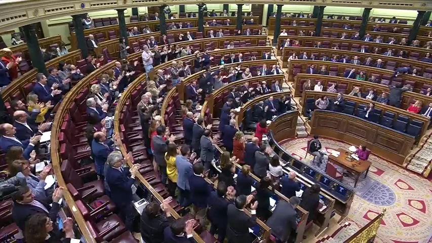 Bronca en el Congreso con el PP pidiendo la dimisi&oacute;n de &Aacute;balos y los socialistas aplaudiendo