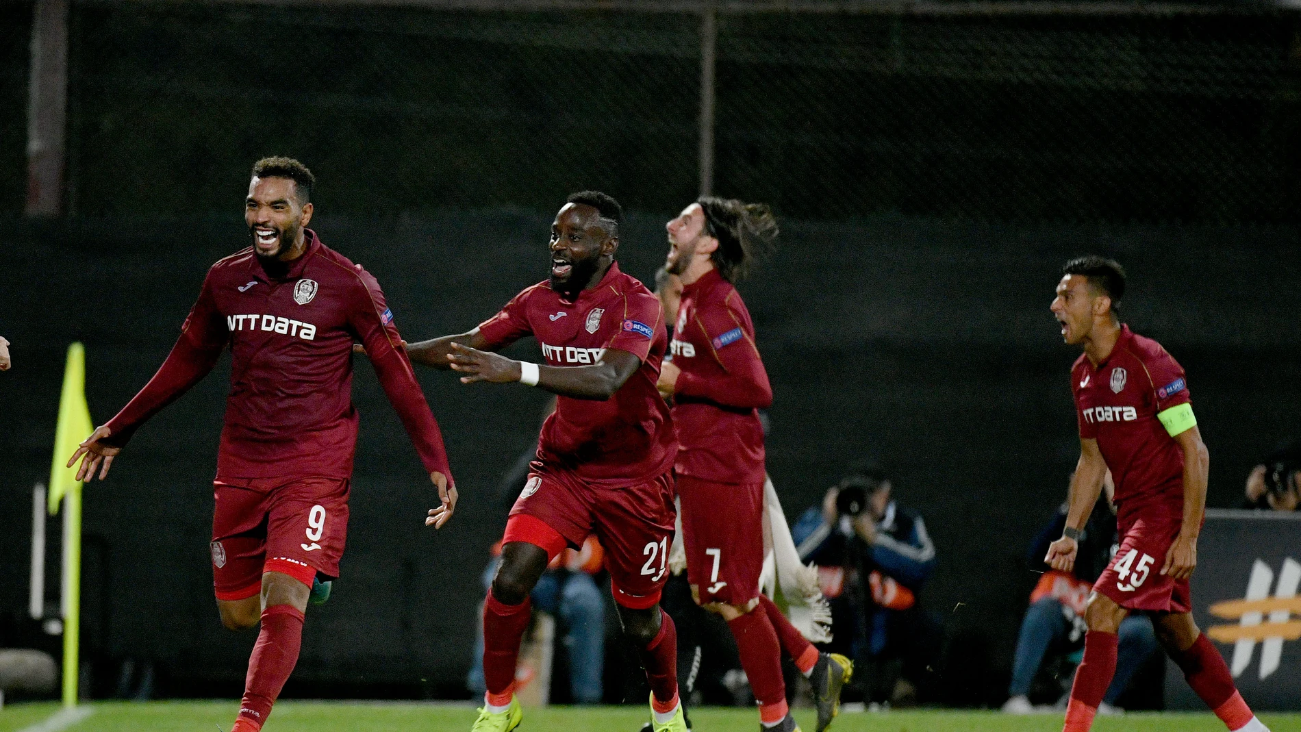 El CFR Cluj celebrando un gol El CFR Cluj celebrando un gol