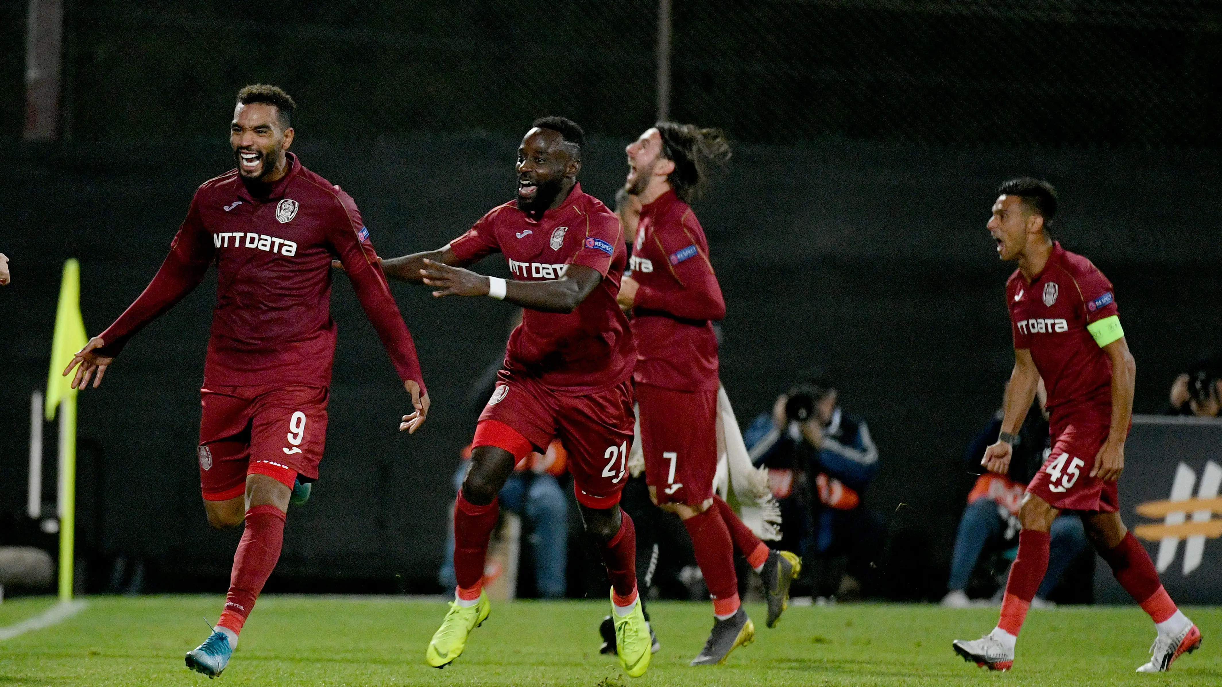 El CFR Cluj celebrando un gol El CFR Cluj celebrando un gol