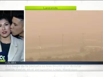 Multado con 2.410 euros el joven que besó a una periodista en directo en Canarias Multado con 2.410 euros el joven que besó a una periodista en directo en Canarias